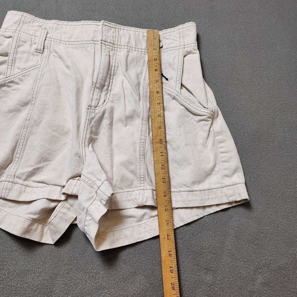 Dynamite Beige/Tan Women's Jean Shorts Sz 32 - Picture 10 of 10